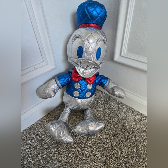 Disney’s Donald Duck 85th Anniversary Metallic 15 Inch special edition - Picture 1 of 7